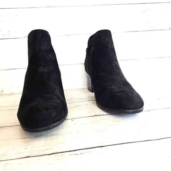 NWOT Kim Roger's Black Soft Suede Zip up Ankle Booties Comfort Boots Shiny Heel - Picture 6 of 12